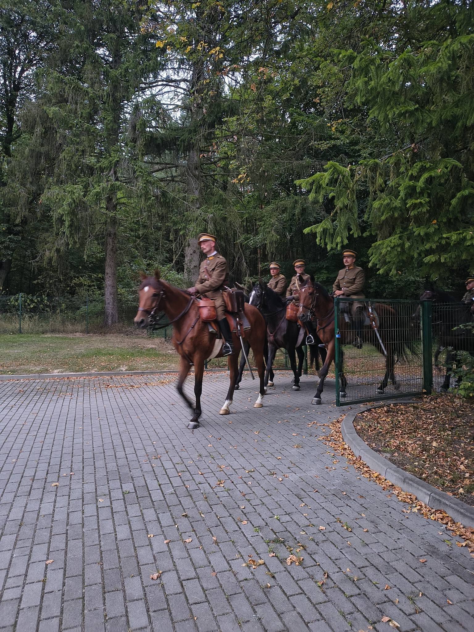 Przejazd kawalerzystów przez Wojsławice